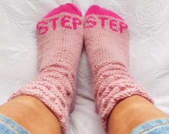 Knit Socks Pattern - Step by Step sock pattern motivate design -  Middle Calf, Cuff down, fantasy stitch, short rows heel socks knits