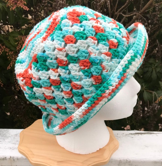 Stylish Crochet Sun Hat in Coral and White Ravelry: Coral Reef Sun Hat pattern by Natalia Johnson main image 2