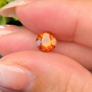 Granate naranja de Vietnam de 1,21 ct, granate opalescente, talla redonda, granate natural, sin tratamiento térmico ni químico.