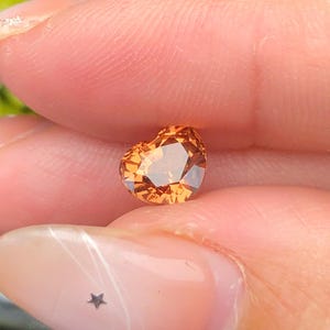 Granate naranja de Vietnam de 1,37 ct, granate opalescente, talla en forma de corazón, granate natural, sin tratamiento térmico ni químico.