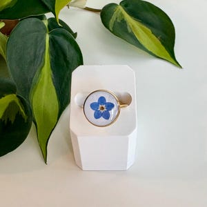 Round Adjustable Forget-Me-Not Ring