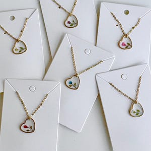 Gold Heart Resin Flower Necklace