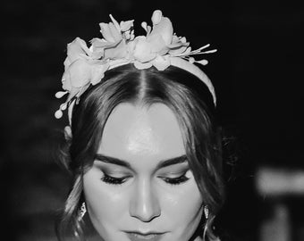 White Flower Crown White Bridal Flower Crown Bridal Accessories Flower Headpiece Floral Crown Headband Flower Crown - White