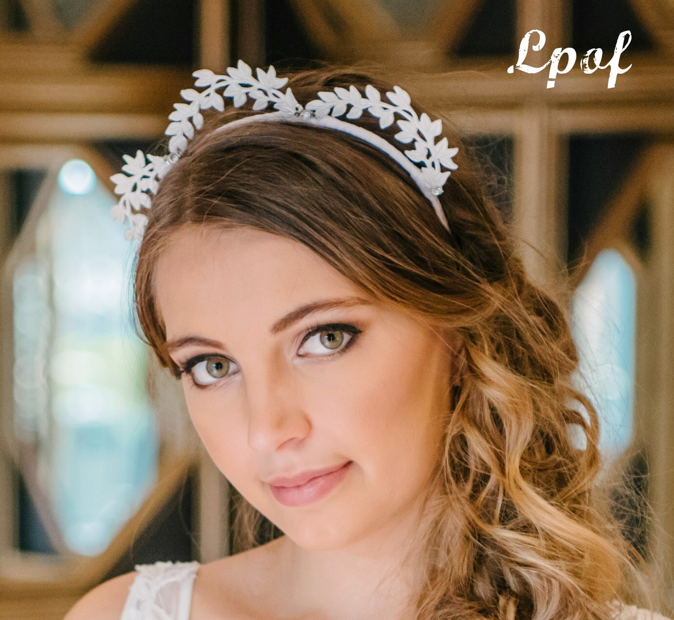White crown fascinator Clearance