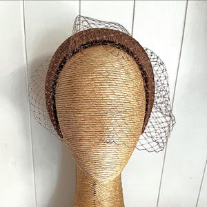 Diadema marrón, tocado, velo, tocado, diadema, velo tipo jaula, boda, Ascot, Kentucky Derby, Melbourne Cup, diadema