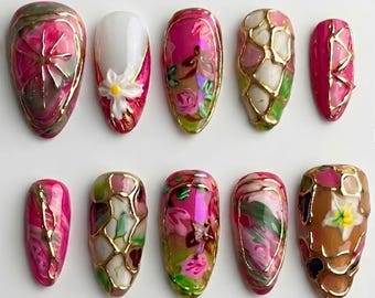 Uñas postizas hechas a mano con diseño de jardín de rosas rosas / Mosaico de vetas doradas y arte floral en acuarela / Set de uñas de lujo con forma de almendra y diseño botánico