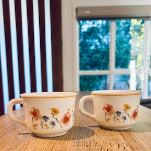 Arcopal France Milk White Glass Cups in the Wildflower Floral Design, Vintage 1970s