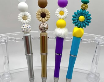 Caneta com miçangas e flores recarregáveis: acessório de escritório personalizado