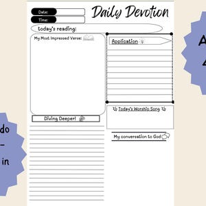 以下が含まれることがあります： 日付、読書、詩、応用などのセクションがある、白黒のデイリーデボーションの印刷物。「4サイズで利用可能!!」と「穴を開けるスペースがあります！」というテキストが含まれています。