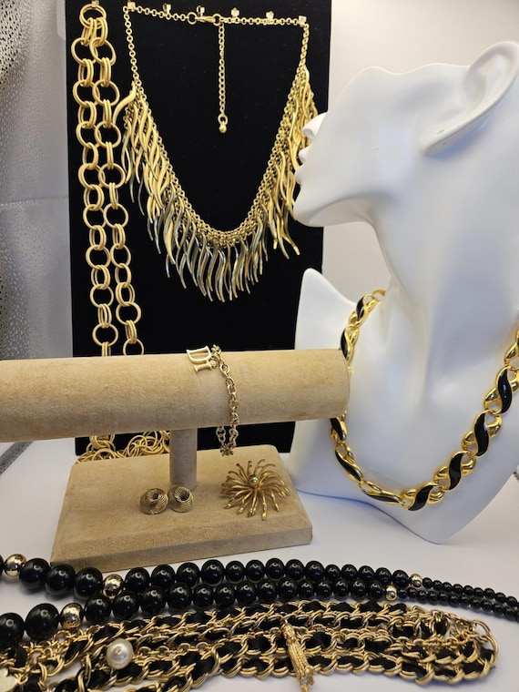 8 Piece Lot Vintage Mix Branded & 4 Unbranded Gold Tone Jewelry Betsey Johnson Bebe Di