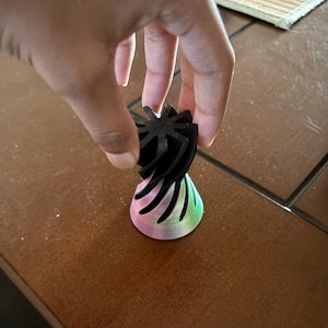 Impossible Shape Fidget Toy – Passing Through Illusion