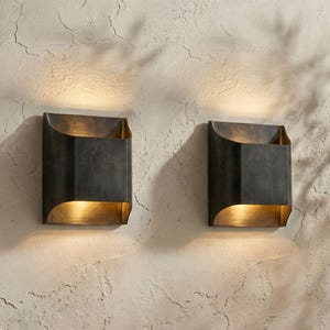 K&ouml;nnte beinhalten: Ein Set aus drei Keramikbechern mit gesprenkelter, matter Oberfl&auml;che. Die Becher sind in den Farbt&ouml;nen Creme, Hellgrau und Dunkelgrau gehalten. Jeder Becher hat ein schlichtes, minimalistisches Design, ideal f&uuml;r Kaffee oder Tee.