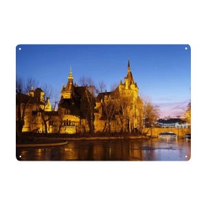 Budapest Vajdahunyad Burg Blechschild 12x8 - Ungarische Nachtszene Wandkunst, Europa Reisegeschenk, Vintage Metalldekor