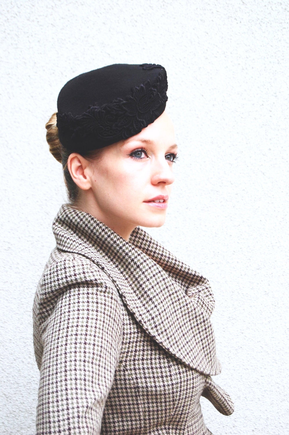 Black Lace Rose Felt Modern Beret 