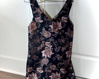 VTG urban Outfitters Jacquard-Minikleid mit Blumenmuster | schwarz pinkes Brokat-Gobelin-Kleid mit Bindeband | XS besticktes Cocktailpartykleid