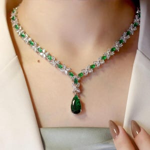 Emerald Green Crystal Bridal Jewelry Set: Silver Drop Necklace & Earrings
