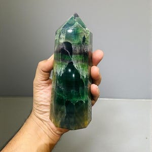 Großer 16,5 cm Multi Fluorit Kristall Turm | Regenbogen Fluorit Spitze | Heilender Kristall Zauberstab | Reiki Altar Wohnkultur |