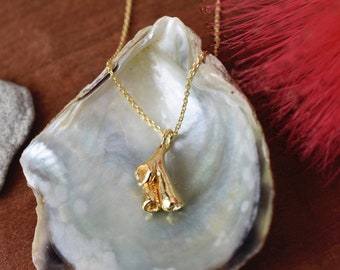Gold Sea Plant Necklace, Moss Pendant, Delicate Dainty Gold Necklace, Seashell Necklace For Women, 14k Solid Gold, Ocean Inspired Jewelry