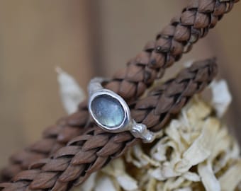 Silver ladies rings with stone, Statement ring Labradorite Stone ring, organic Silver Ring, Nature Inspired Jewelry