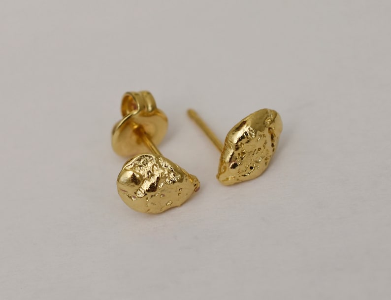 Gold Stud Earrings for Women 14k Solid Gold Earring Seashell Earrings Minimalist Studs Hammered Gold Earrings Organic Jewelry