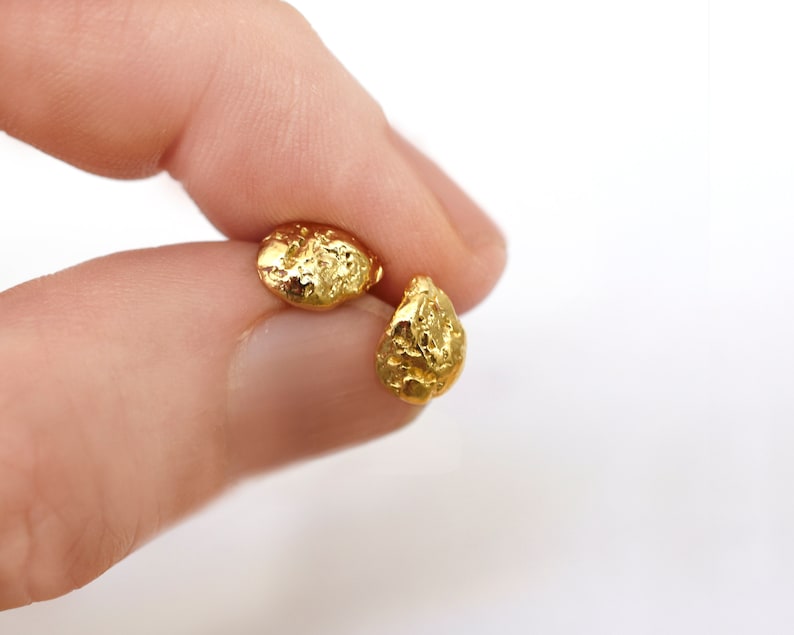 Gold Stud Earrings for Women 14k Solid Gold Earring Seashell Earrings Minimalist Studs Hammered Gold Earrings Organic Jewelry