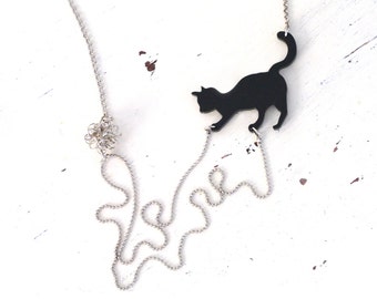 Black cat necklace, statement necklace, gift for animal lovers, gift for teen, cat with yarn, cat with wool with silver nickel chain