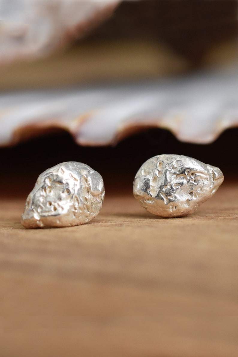 Gold Stud Earrings for Women 14k Solid Gold Earring Seashell Earrings Minimalist Studs Hammered Gold Earrings Organic Jewelry