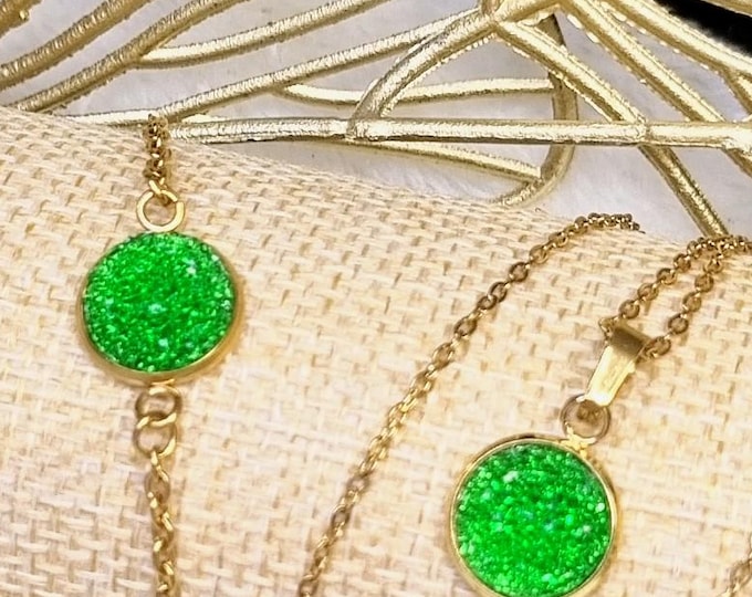 Gold and stainless steel jewelry set • Bracelet 14+6 cm & Necklace 45 cm • Green resin cabochon • 18K gold plated • Gift for her
