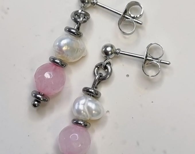 Edelstahl-Ohrstecker mit Rosenquarz & Süßwasserperlen