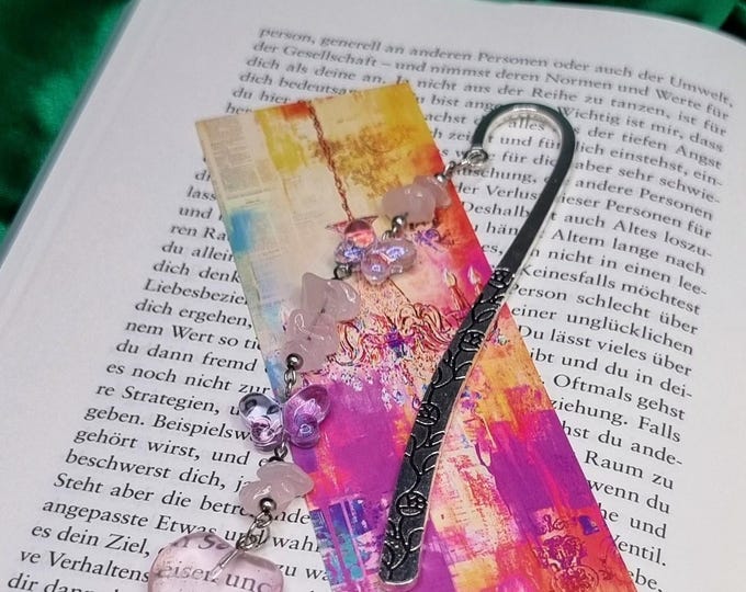 Lesezeichen aus Metall mit rosa/weißen Steinsplittern, Glas-Herz & Glas-Schmetterlinge