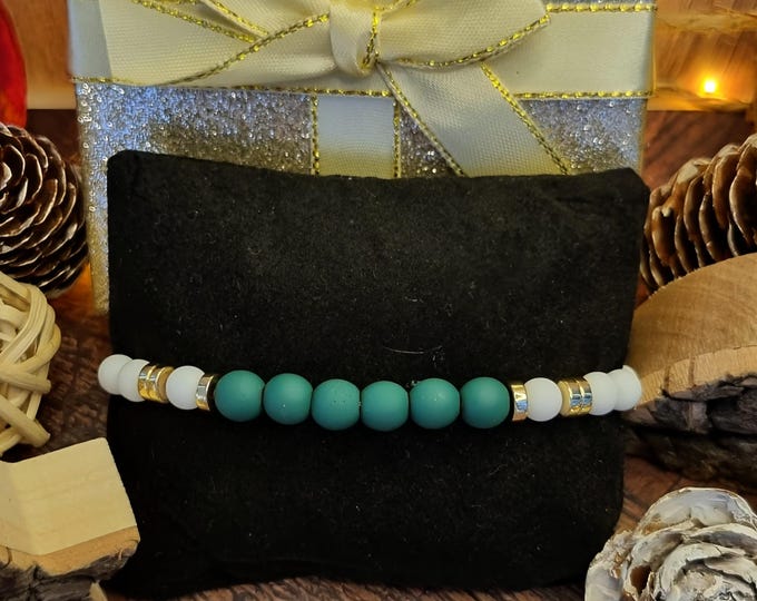 Forest Gold – Handmade hematite bracelet with white stone beads & gold accents | Elegant design