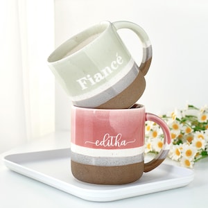 Caneca de cerâmica personalizada gravada: presente de noivado, caneca de cerâmica