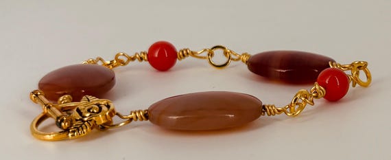 Red Agate and glass beads bracelet