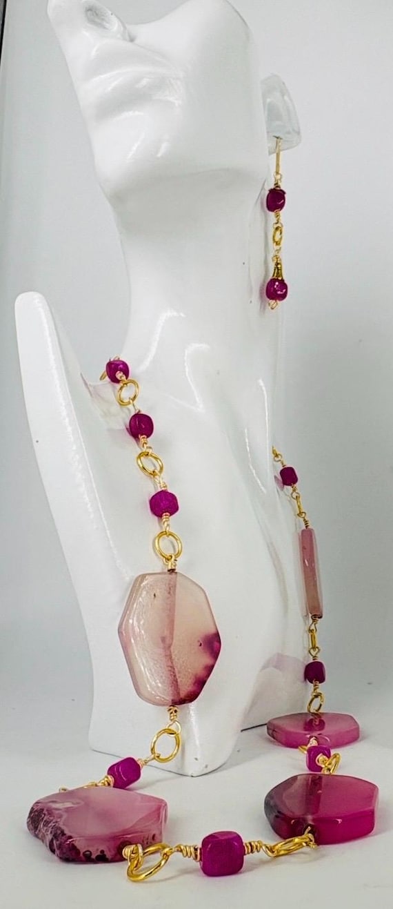 Mauve Agate beaded gold link necklace with matching earrings