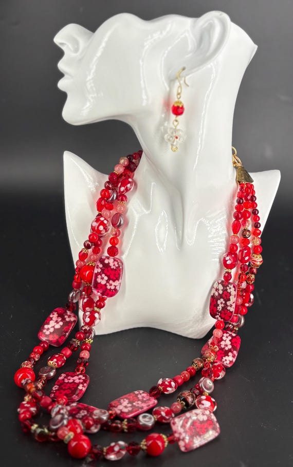 Biggest trends 2026 BRIGHT LARGE RED glass beads and hand-printed rectangle shell bead necklace 3 strands + earrings