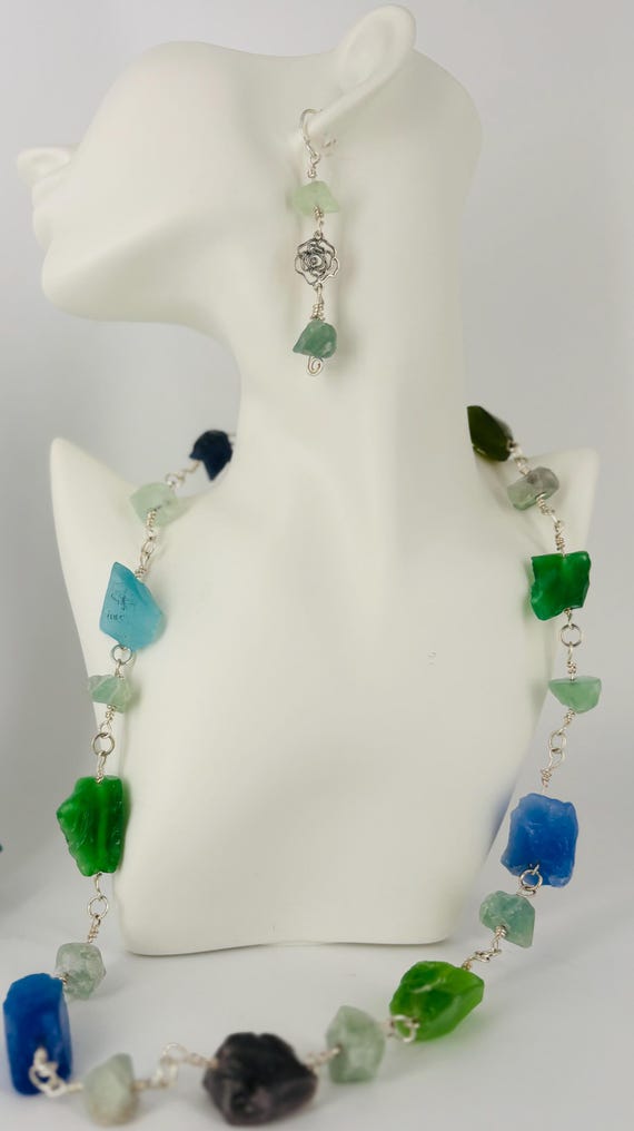 Multicoloured rock necklace