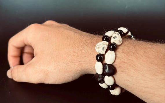 Skulls bracelet, black & cream, glass, lava and howlite beads