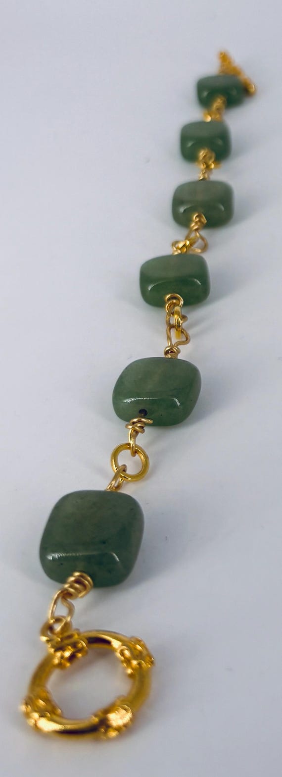 Green stone linked bracelet