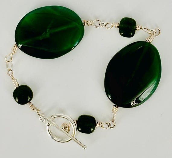 Striking, large, green, Agate beads bracelet