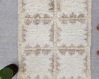 Hand Knitted Chunky Wool Rug: High Pile, Natural Beige