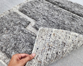 Hand Knitted Chunky Wool Rug: High Pile, Rustic Boho Style