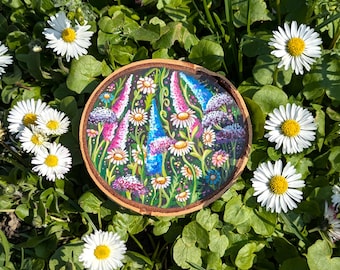 Tranche de bois de champ de fleurs peinte à la main, peinture florale fantaisiste, décoration d'intérieur confortable