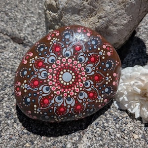 Hand-painted mandala stone - each stone is different, unique dot painting, meditation & yoga decoration, mindfulness stone, gift ideas, power stone image 6
