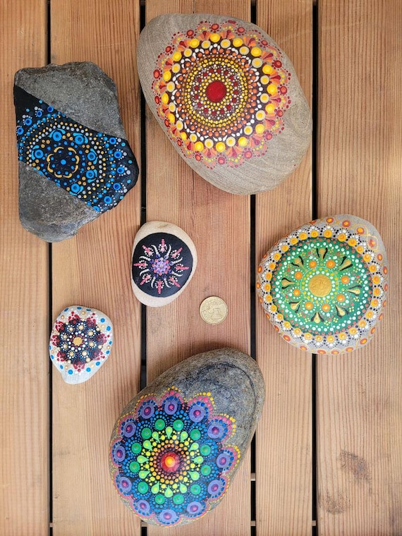Mandala-Stein handbemalt - jeder Stein ist anders - Art Dot | Dot Painting Unikat | Achtsamkeitsstein & Geschenkidee