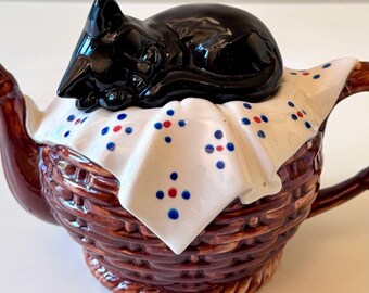 Tony Carter Teapot With Black Cat – Vintage English Pottery Cat