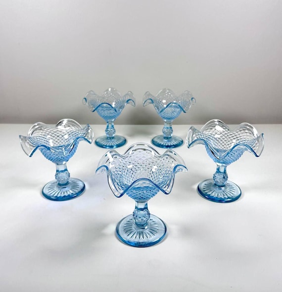 Vintage blaue Kompottschalen mit gerüschtem Rand und Noppenmuster – 5er-Set