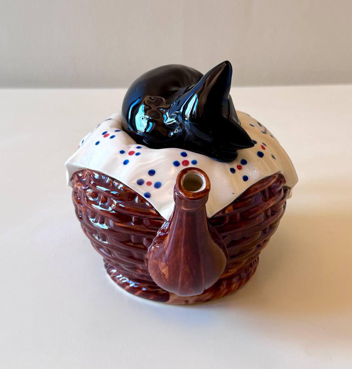 Tony Carter Teapot With Black Cat – Vintage English Pottery Cat