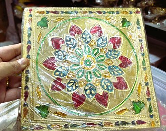 Pooja Chowki decorativo hecho a mano | Bajot de madera Meenakari dorado | Soporte para puja para festivales y bodas