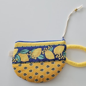 Handsydd koppformad sminkväska – lapptäcksdesignad sminkväska – quiltad resväska – present till henne