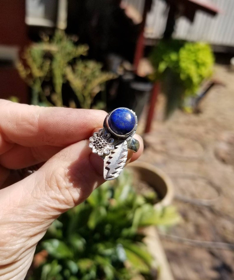 Grateful style bolt ring with lapis lazuli